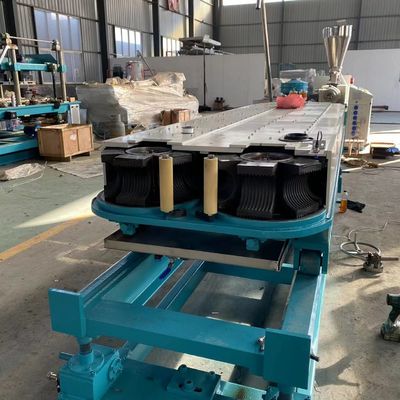 16-63mm HDPE PE PVC 단일 벽 파형관 압출 라인 성형기