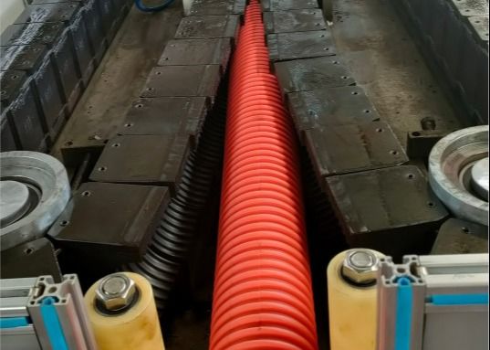 기계를 만드는 32-110mm 두 배 벽 물결 모양 관 밀어남 선
