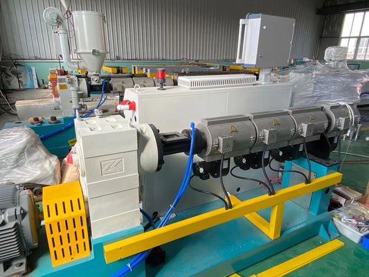 90Kg/H 16-63mm 단 하나 벽 물결 모양 관 밀어남 선 PE PP HDPE